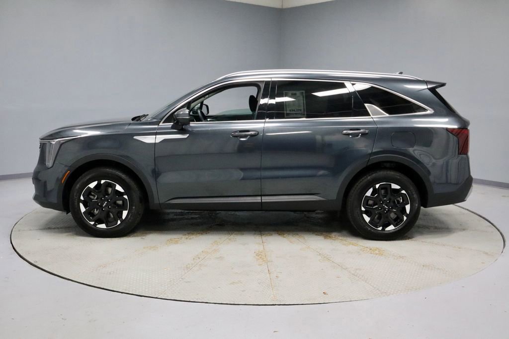 Used 2025 Kia Sorento S AWD/4WD image 2