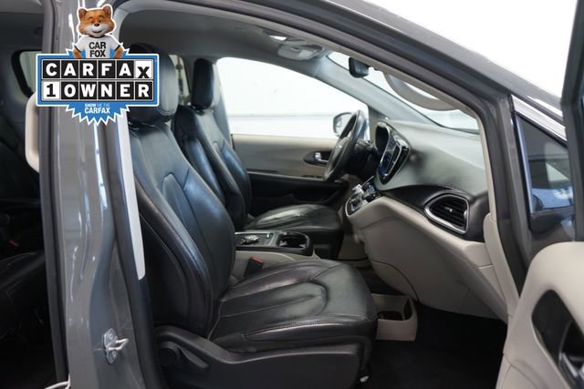 Used 2022 Chrysler Pacifica Touring-L image 23