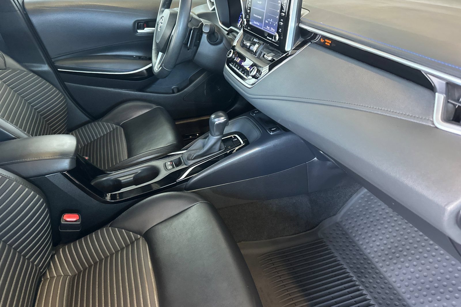 Used 2020 Toyota Corolla XSE FWD image 17