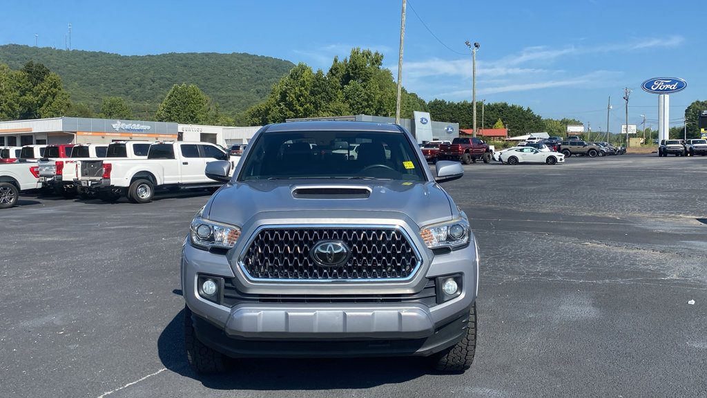Used 2018 Toyota Tacoma TRD Sport w/ Technology Package RWD image 2