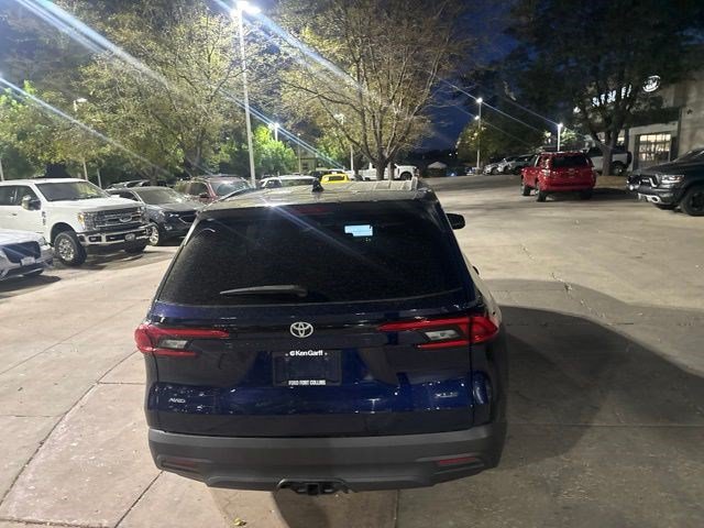 Used 2024 Toyota Grand Highlander AWD image 11