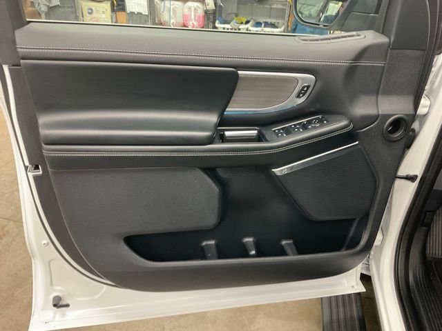 Certified 2025 Ford Expedition Max Platinum image 5