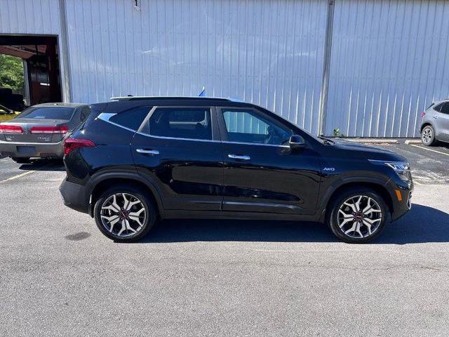 Used 2022 Kia Seltos SX w/ Sunroof Package image 2