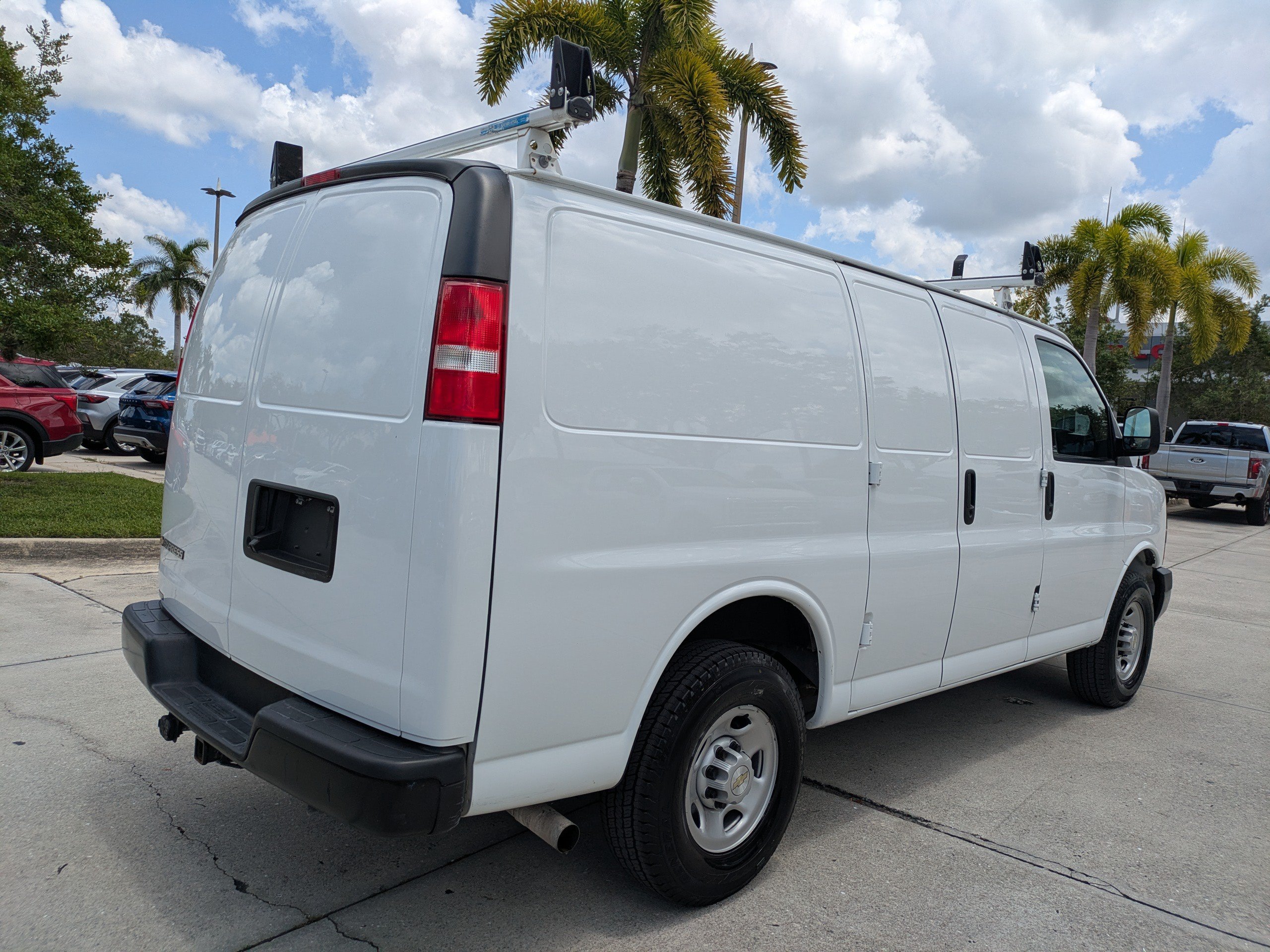 Used 2024 Chevrolet Express 2500 w/ Driver Convenience Package RWD image 4