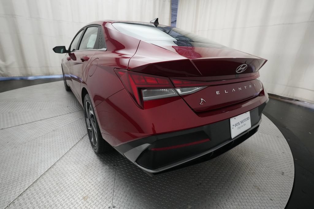 Used 2025 Hyundai Elantra Limited FWD image 34