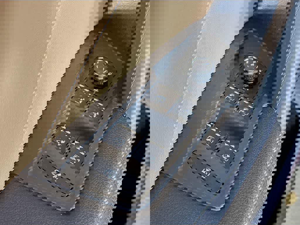 Used 2024 Volkswagen Tiguan SE R-Line image 28