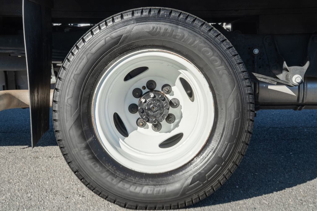 Certified 2023 Ford E-450 and Econoline 450 Super Duty w/ Power Windows & Locks Group image 17