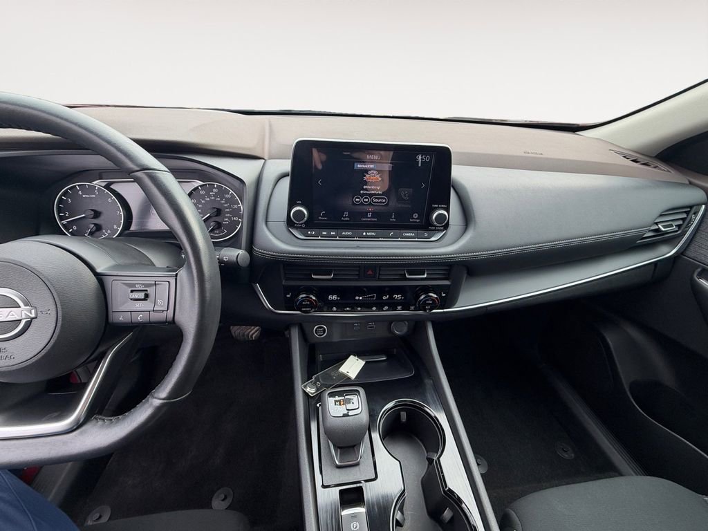 Used 2023 Nissan Rogue S image 11
