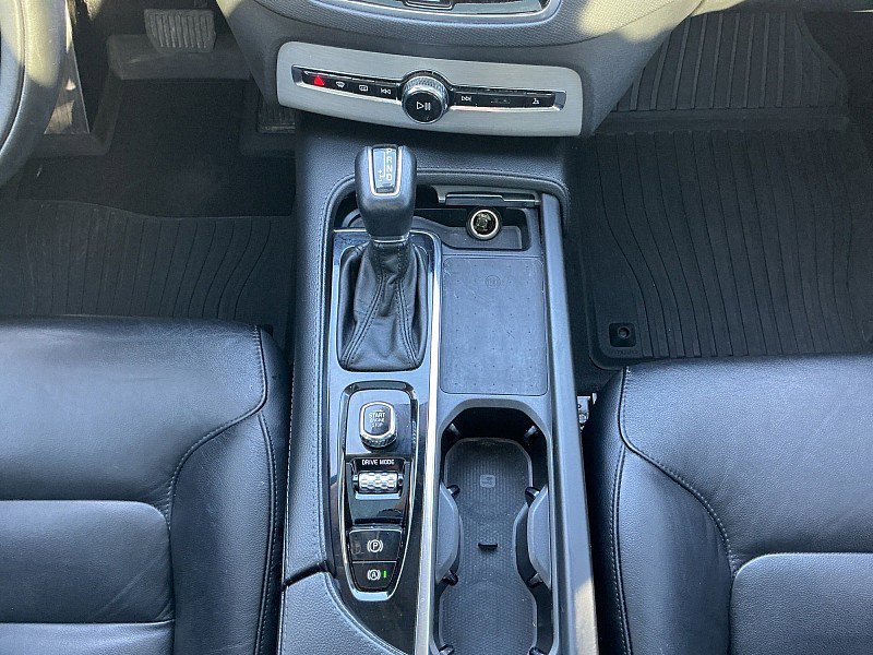 Used 2021 Volvo XC90 T5 Momentum w/ Advanced Package image 8