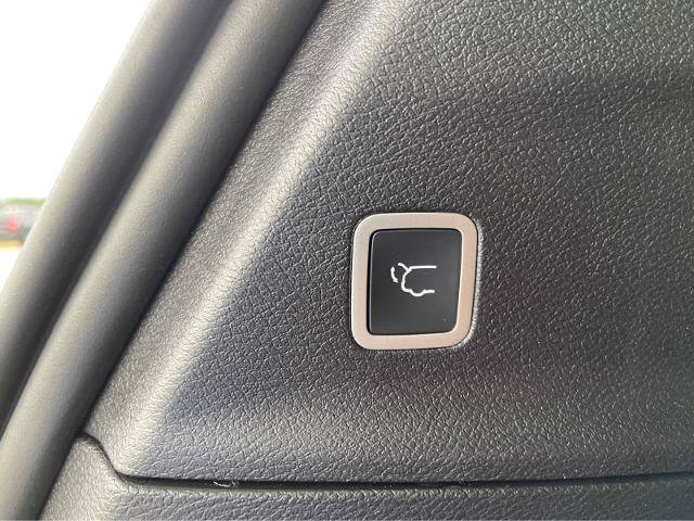 Used 2026 Chrysler Pacifica Limited FWD image 9