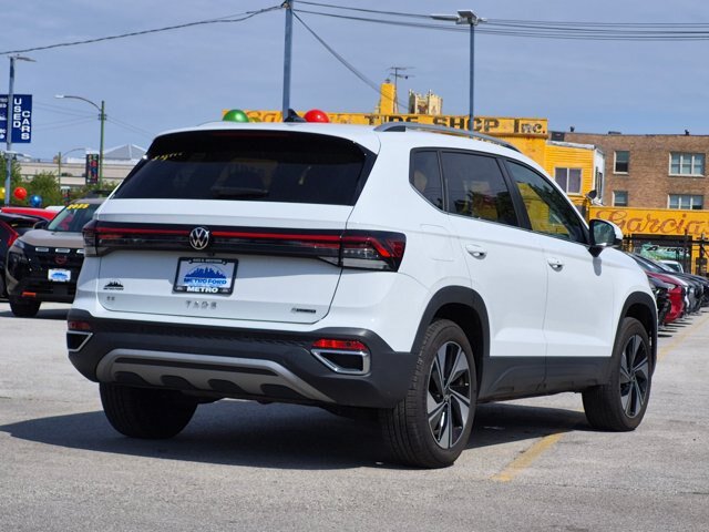 Used 2025 Volkswagen Taos SE AWD/4WD image 4