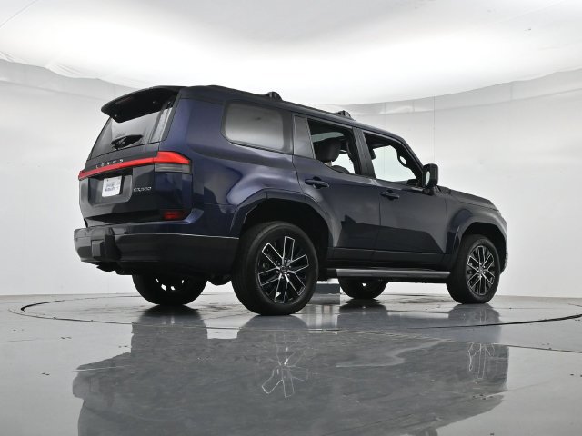 Used 2025 Lexus GX 550 w/ Accessory Package (2T) AWD/4WD image 32