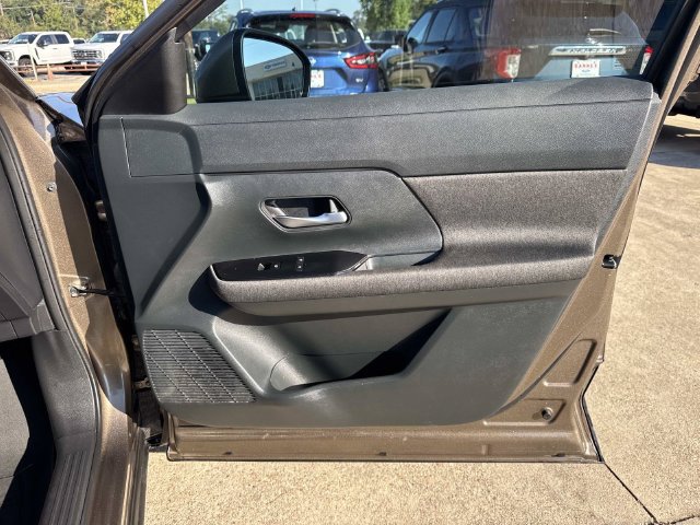 Used 2025 Nissan Kicks SV w/ SV Premium Package FWD image 15