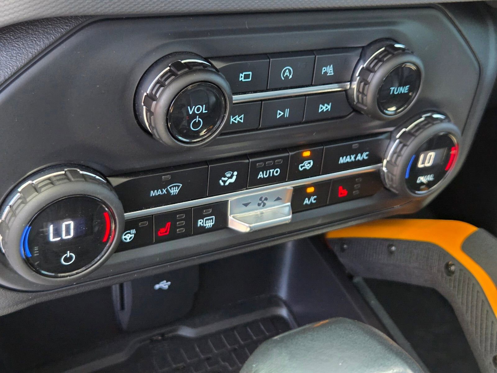 Certified 2024 Ford Bronco Badlands AWD/4WD image 22