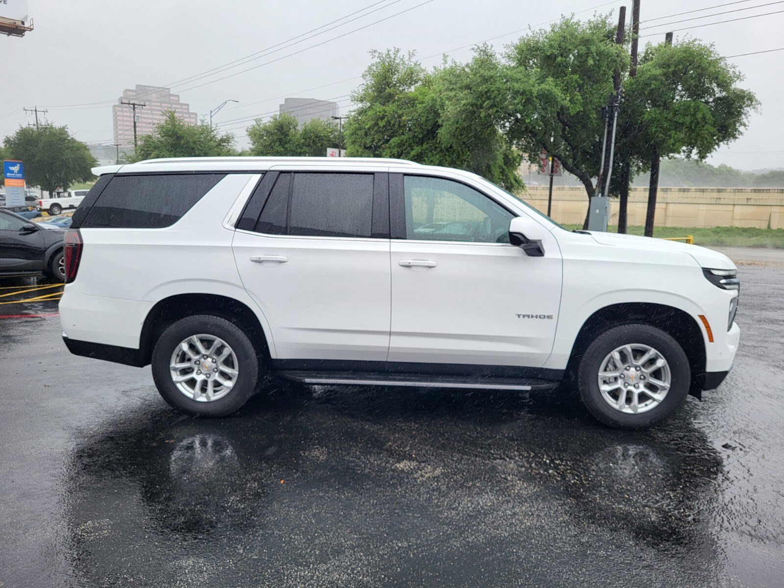 Used 2025 Chevrolet Tahoe LT image 2