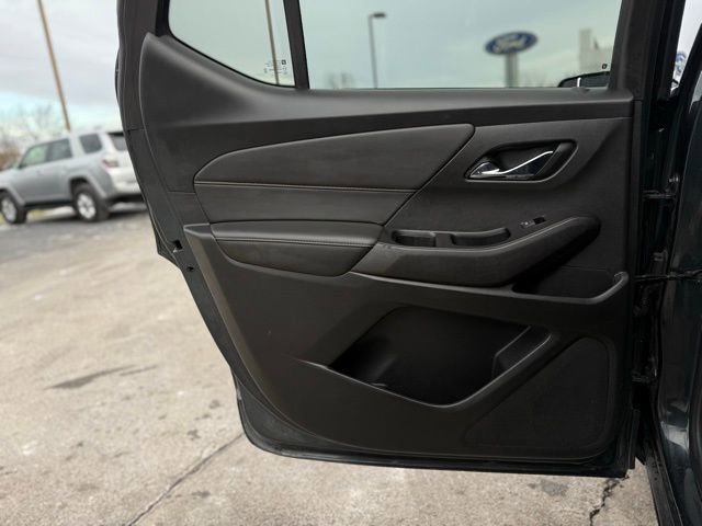 Used 2020 Chevrolet Traverse LT image 28