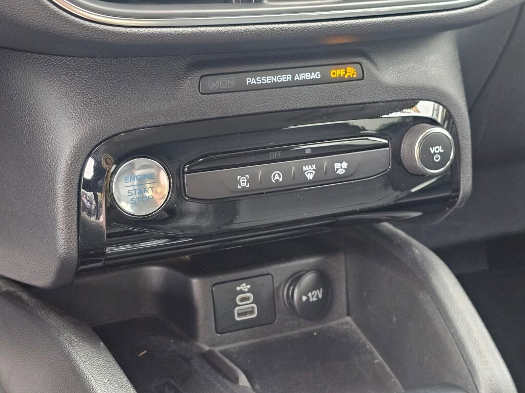 Certified 2025 Ford Escape Platinum AWD/4WD image 26