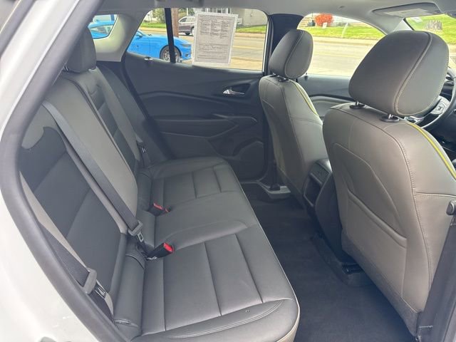 Used 2025 Chevrolet Trax ACTIV w/ Sunroof Package image 34