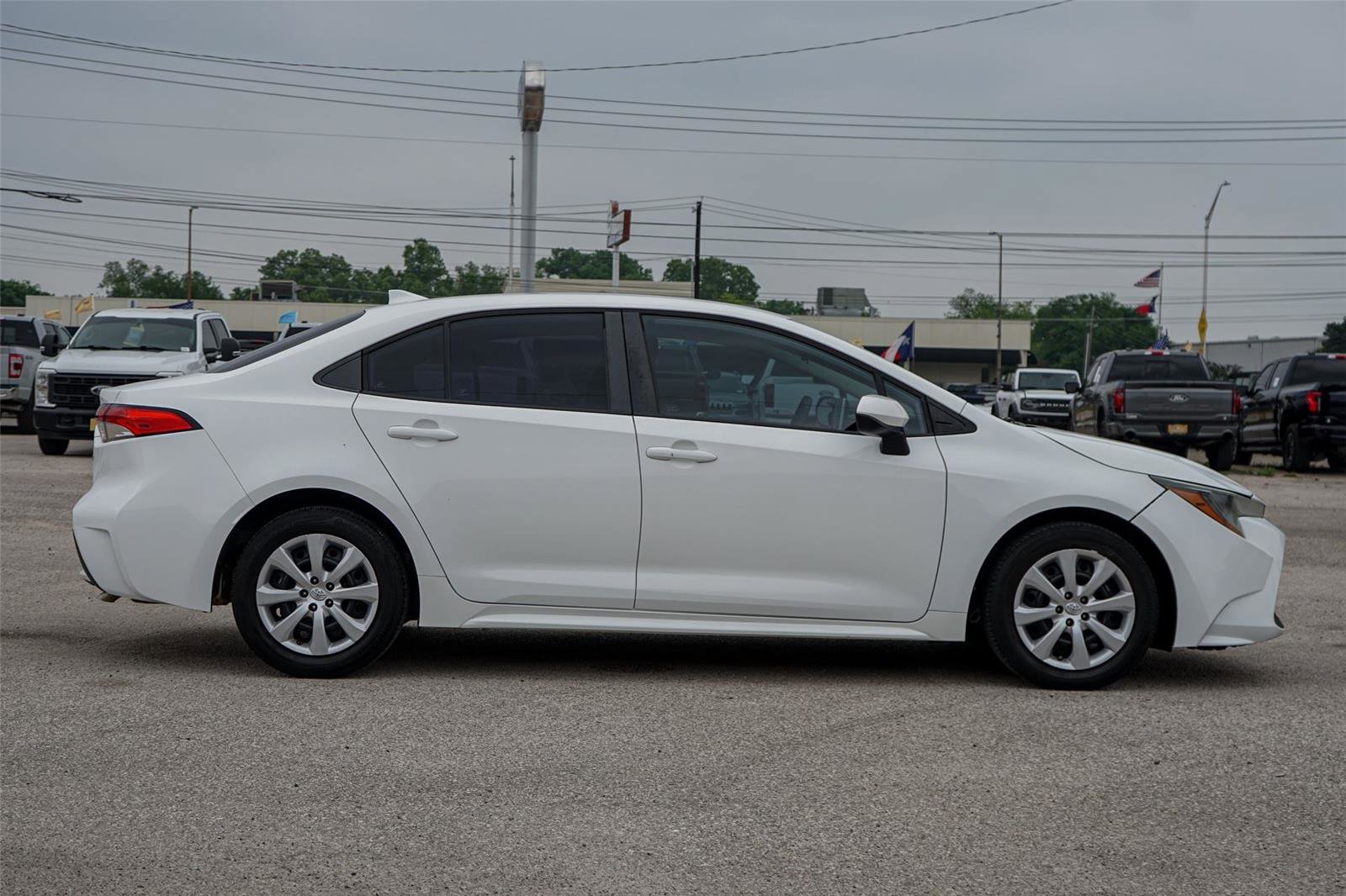 Used 2020 Toyota Corolla LE FWD image 4