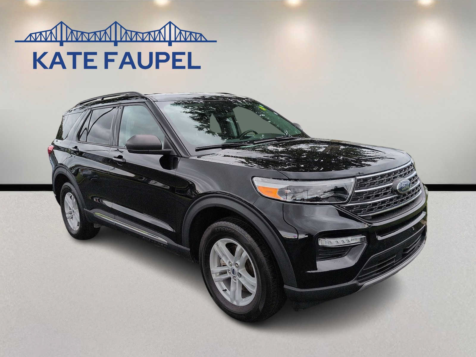 Certified 2024 Ford Explorer XLT w/ Equipment Group 202A AWD/4WD image 1