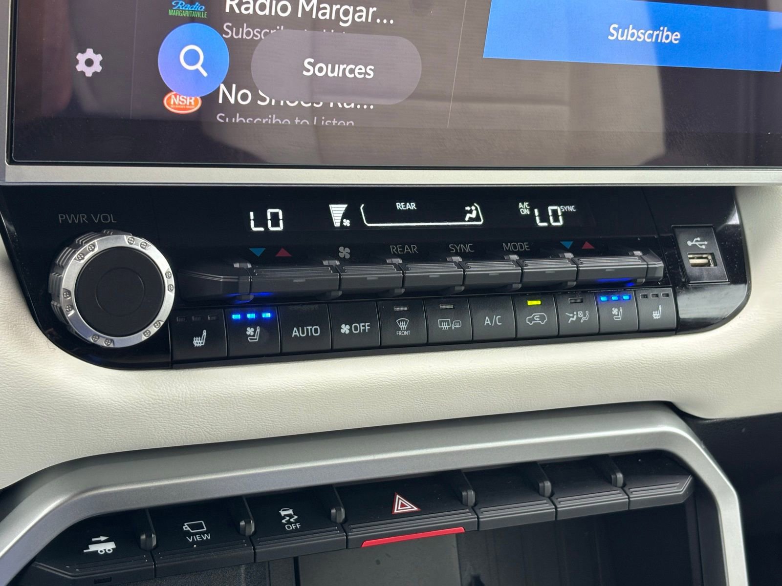 Used 2025 Toyota Sequoia Capstone AWD/4WD image 14