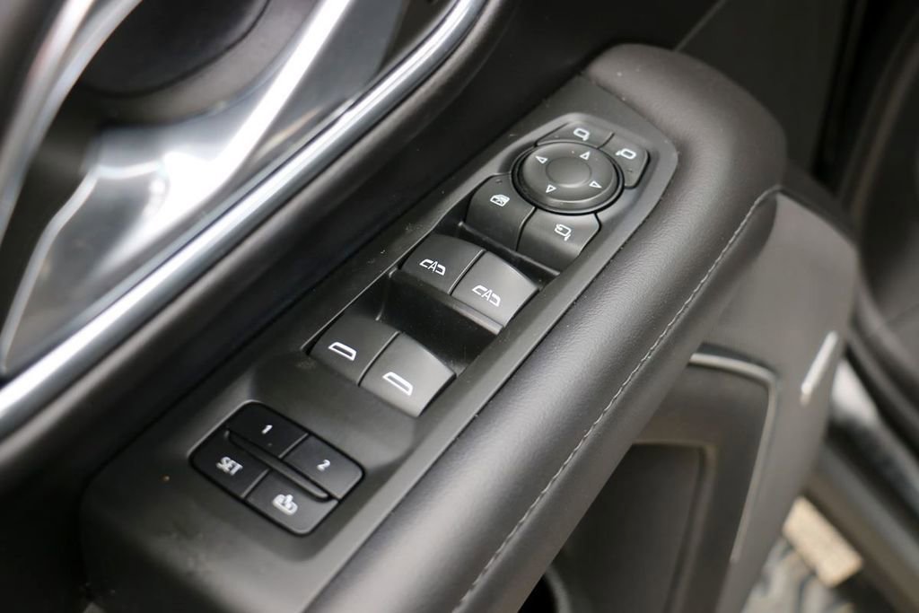 Used 2022 Chevrolet Suburban Z71 w/ Luxury Package image 11