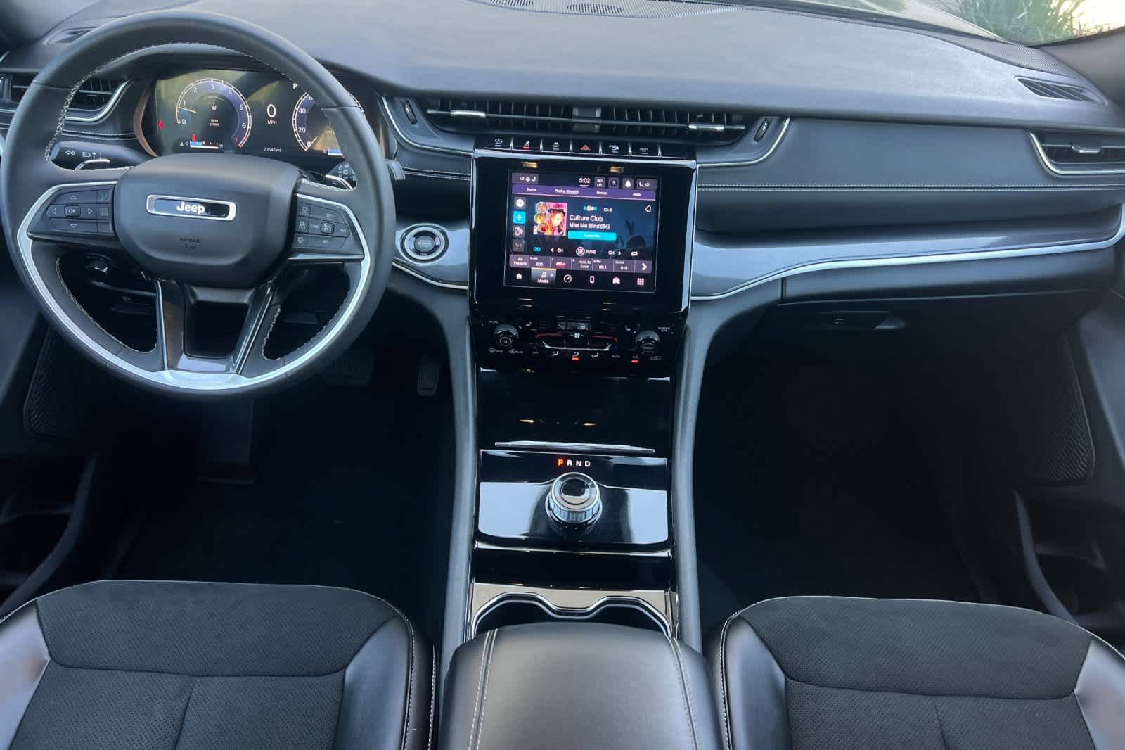Used 2023 Jeep Grand Cherokee Altitude AWD/4WD image 3