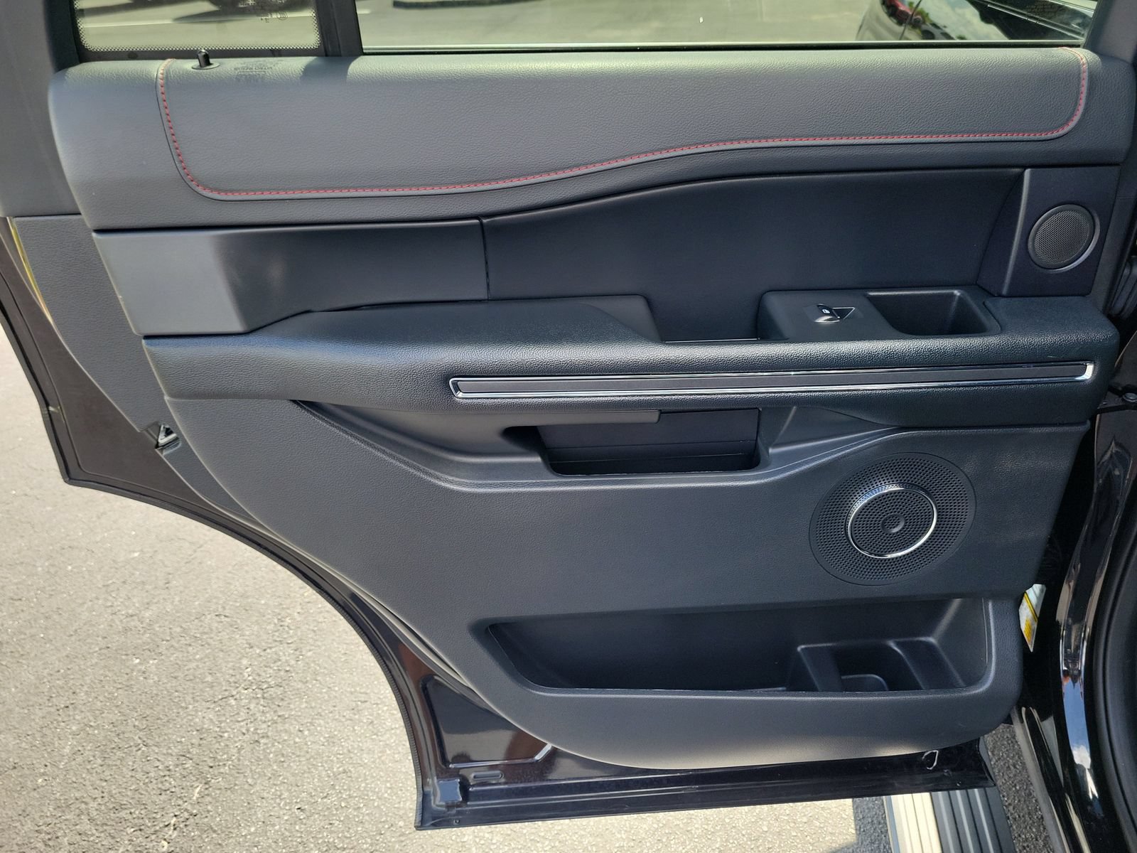 Certified 2024 Ford Expedition Limited RWD image 9
