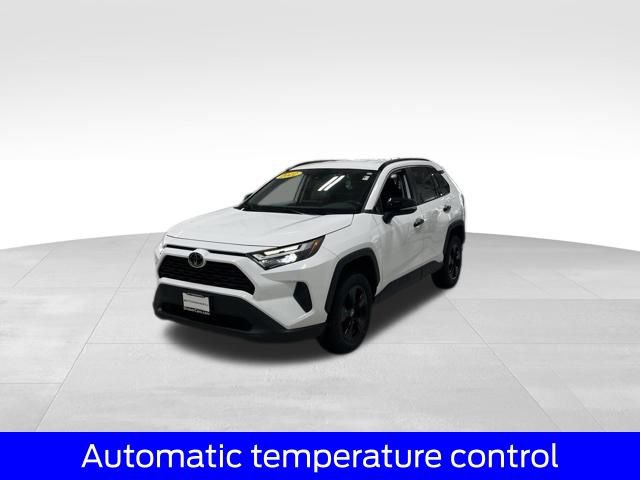 Used 2022 Toyota RAV4 XLE AWD/4WD image 3