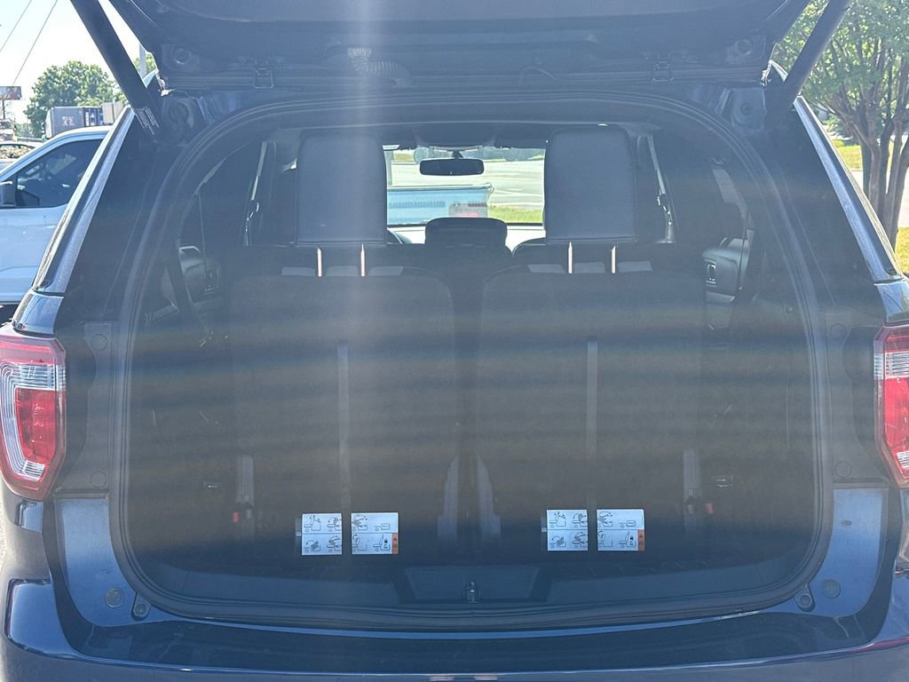 Certified 2017 Ford Explorer XLT w/ Equipment Group 202A FWD image 18