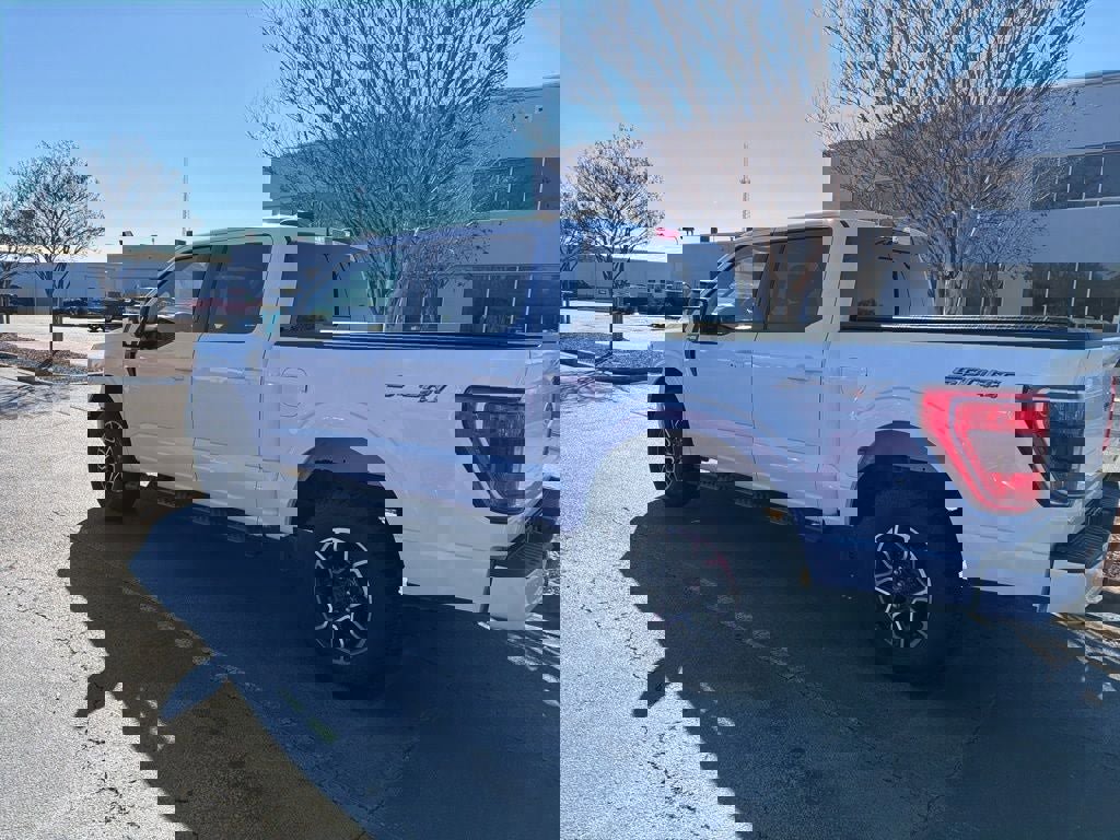 Certified 2022 Ford F150 XLT w/ Equipment Group 302A High image 5