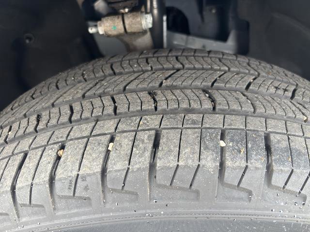 Used 2024 Jeep Grand Cherokee L Laredo image 30