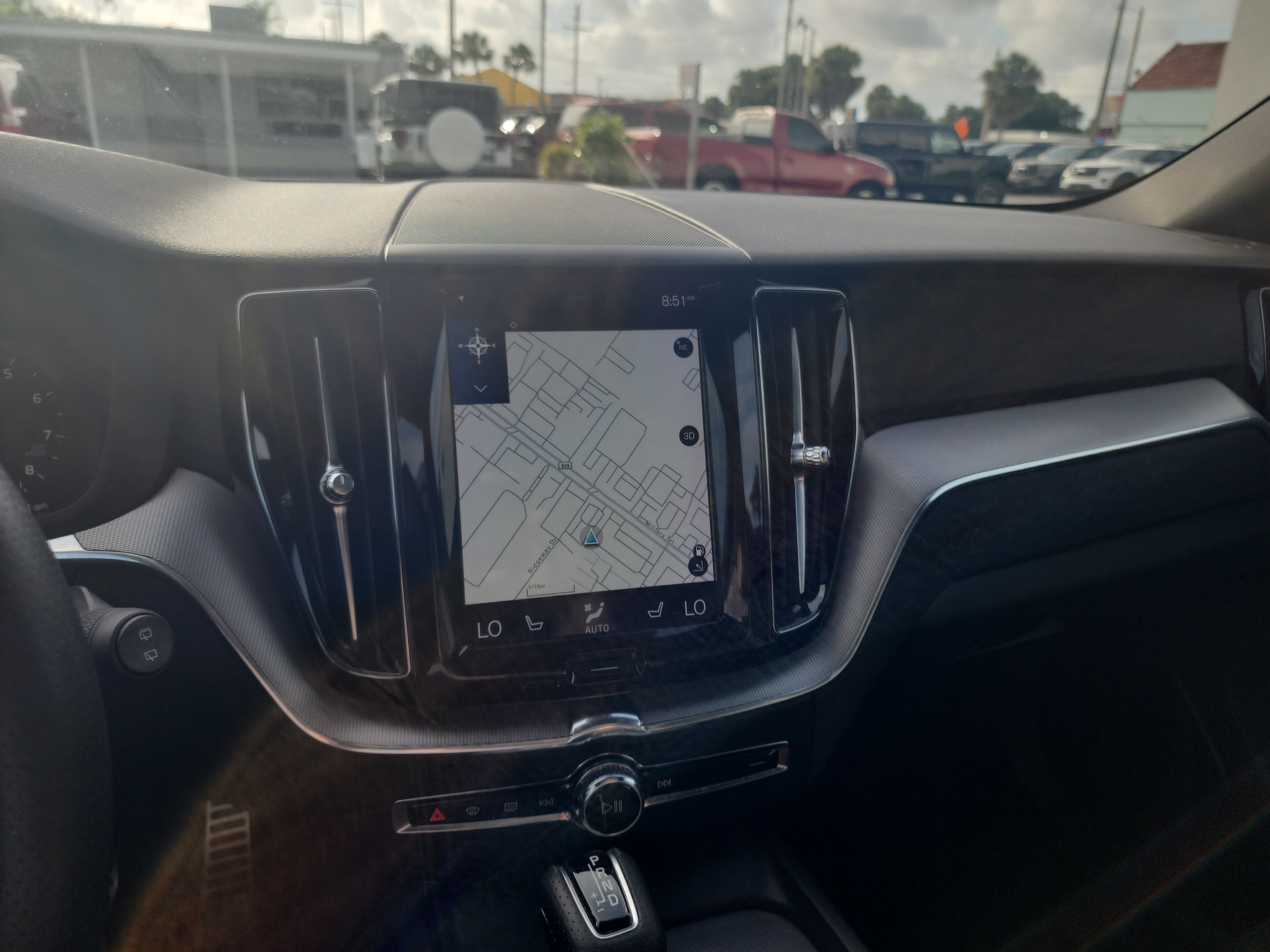 Used 2018 Volvo XC60 T5 R-Design w/ Convenience Package AWD/4WD image 31
