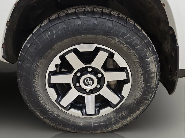 Used 2022 Toyota 4Runner TRD Off-Road Premium AWD/4WD image 25