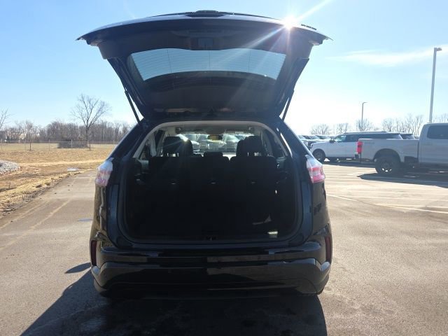 Certified 2024 Ford Edge SE w/ Black Appearance Package image 13