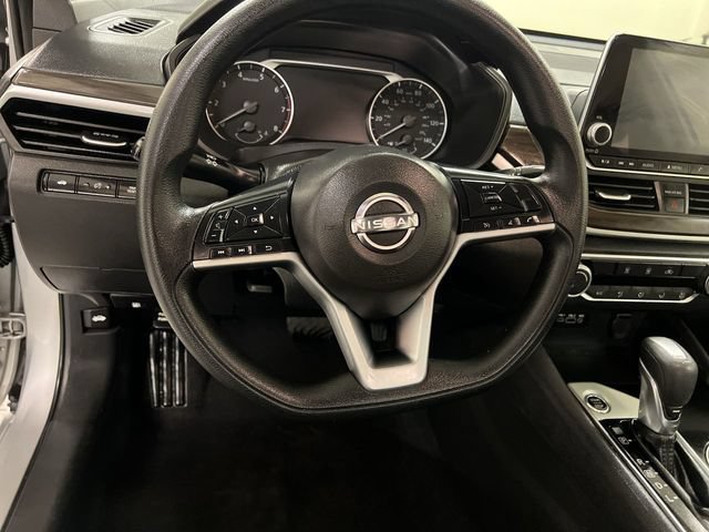 Used 2024 Nissan Altima 2.5 SV FWD image 9