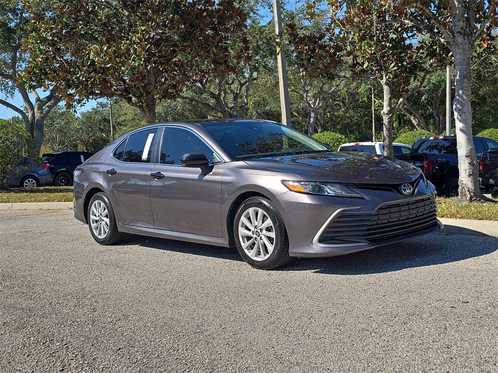 Used 2021 Toyota Camry LE image 2