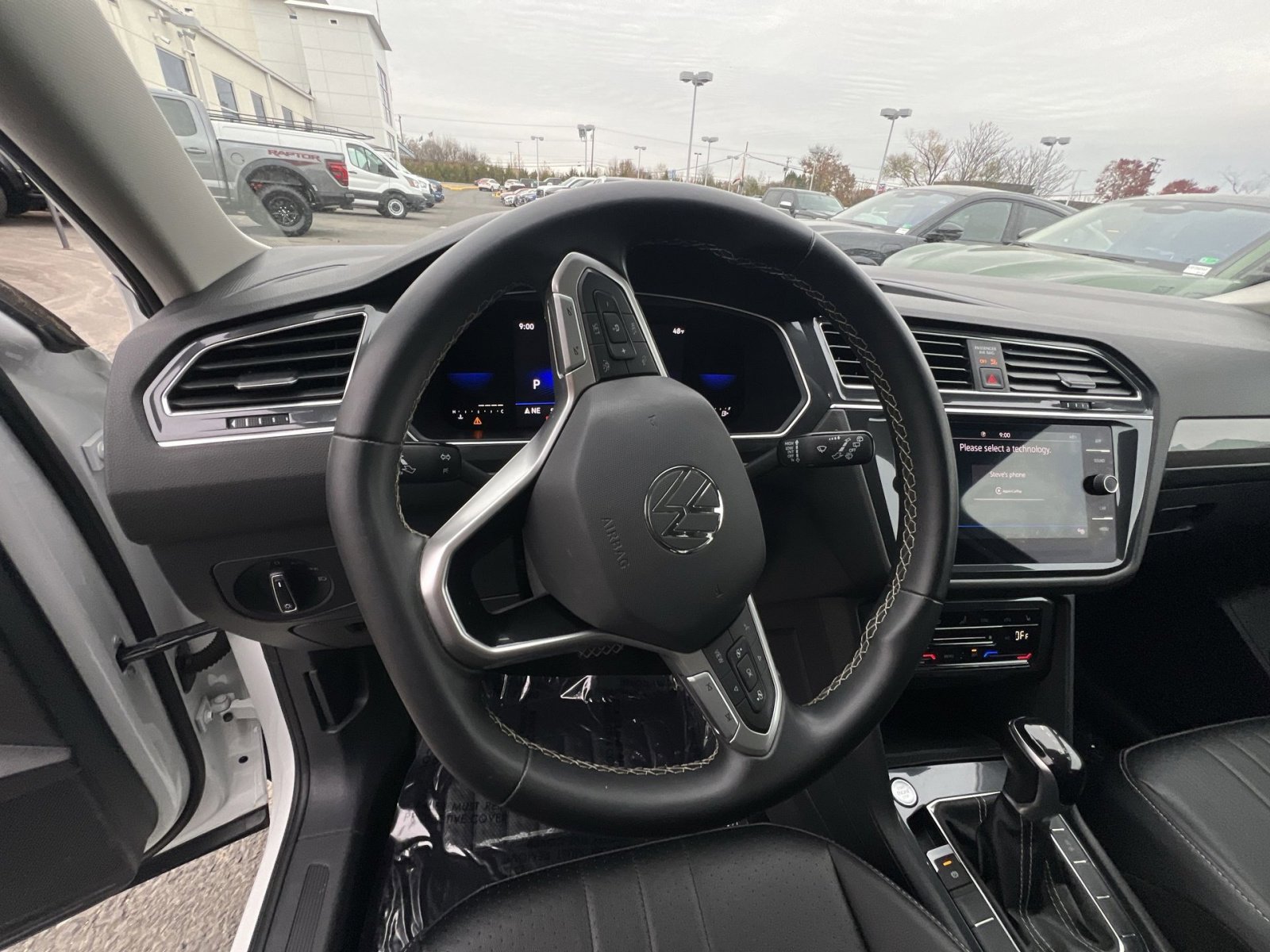 Used 2022 Volkswagen Tiguan SE image 16