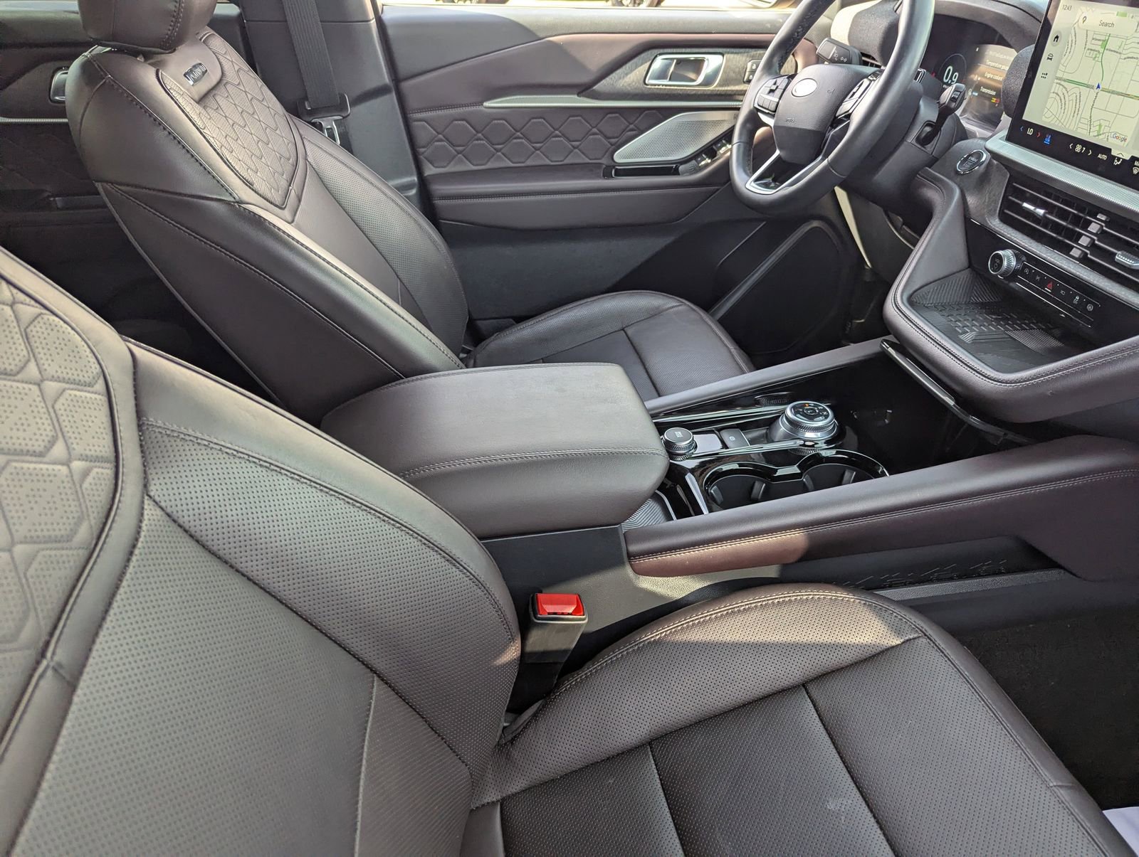 Certified 2025 Ford Explorer Platinum w/ LUX Leather Package image 12