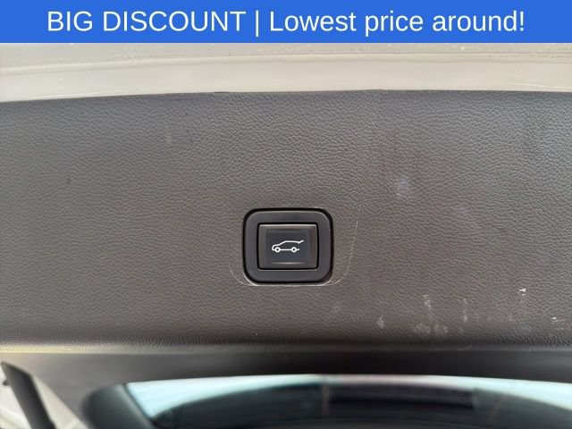 Used 2023 Chevrolet Traverse LT AWD/4WD image 14