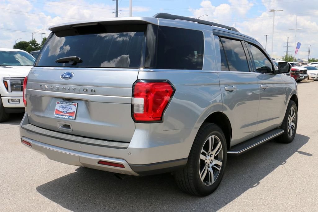 Certified 2022 Ford Expedition XLT RWD image 5