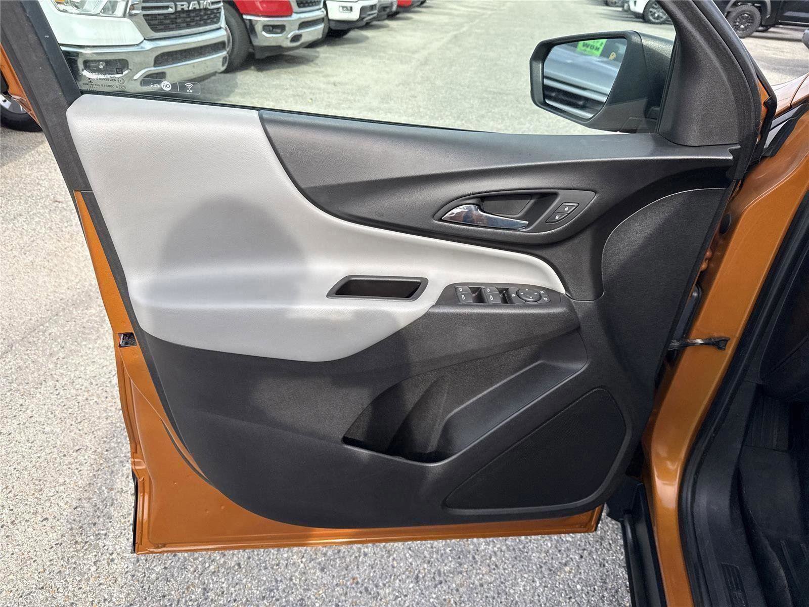 Used 2018 Chevrolet Equinox LS image 23