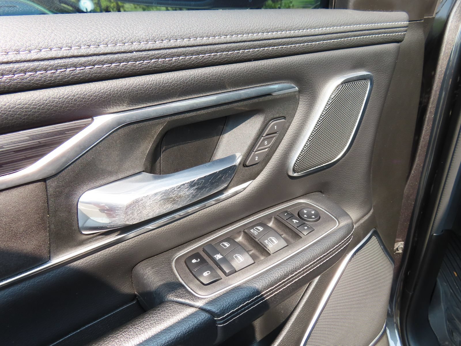 Used 2023 RAM 1500 Laramie AWD/4WD image 15