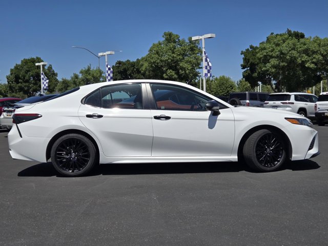 Used 2020 Toyota Camry SE FWD image 3