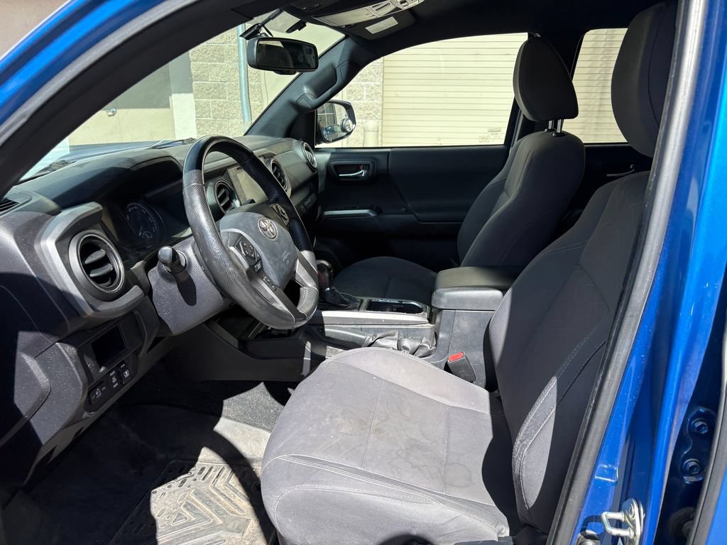 Used 2017 Toyota Tacoma TRD Off-Road w/ Tow Package RWD image 18