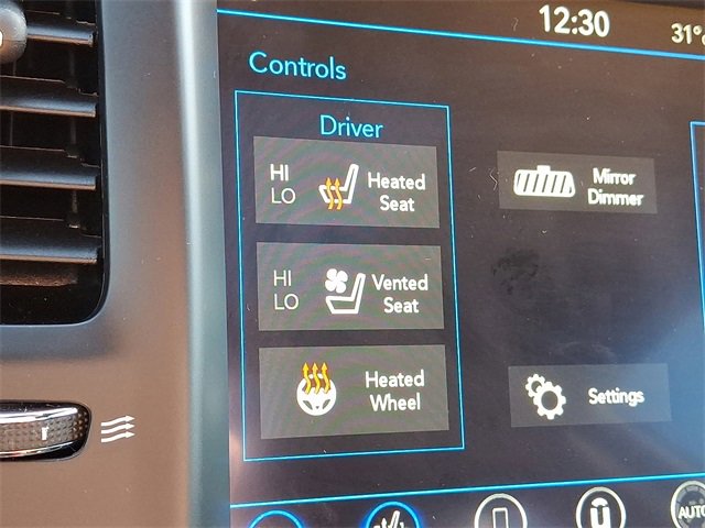 Used 2023 Chrysler 300 C image 25