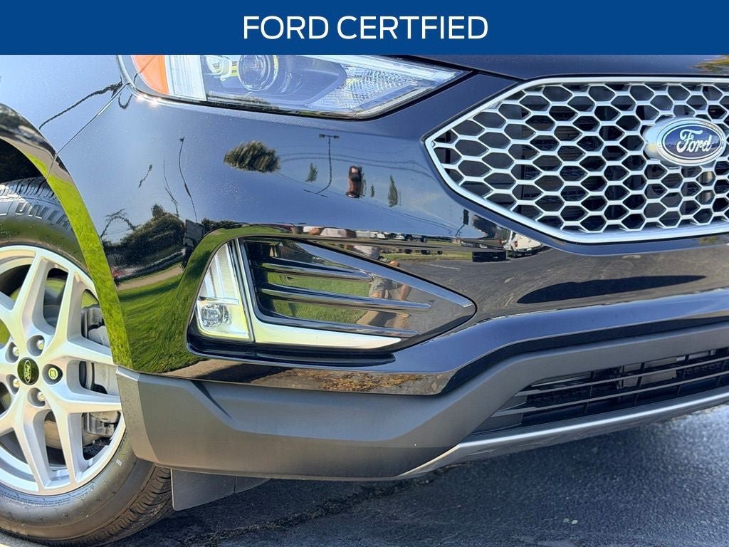Certified 2024 Ford Edge SEL w/ Convenience Package AWD/4WD image 3
