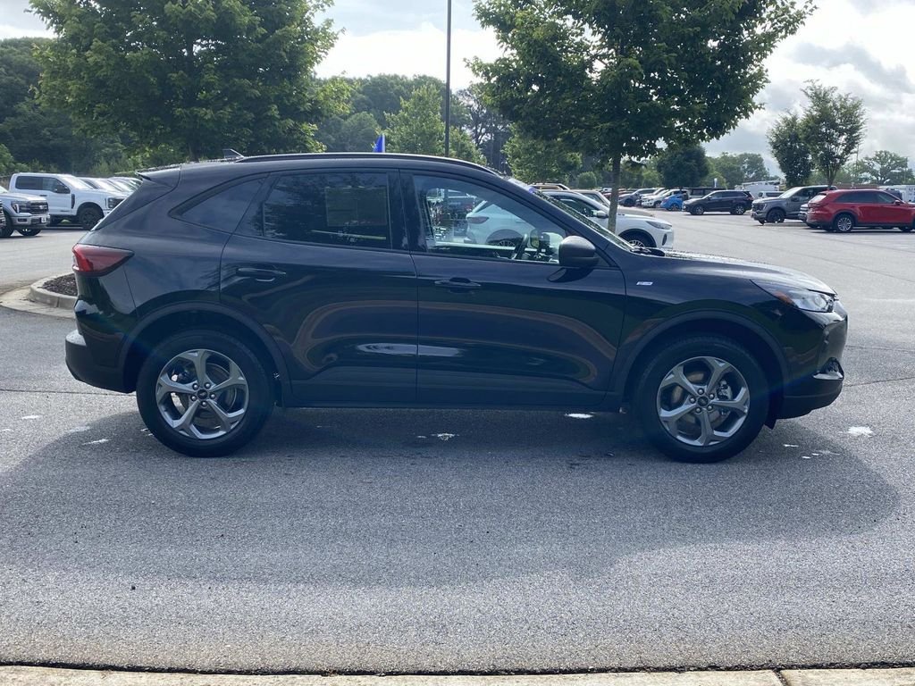 Certified 2025 Ford Escape ST-Line AWD/4WD image 2