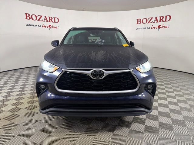Used 2021 Toyota Highlander XLE AWD/4WD image 2