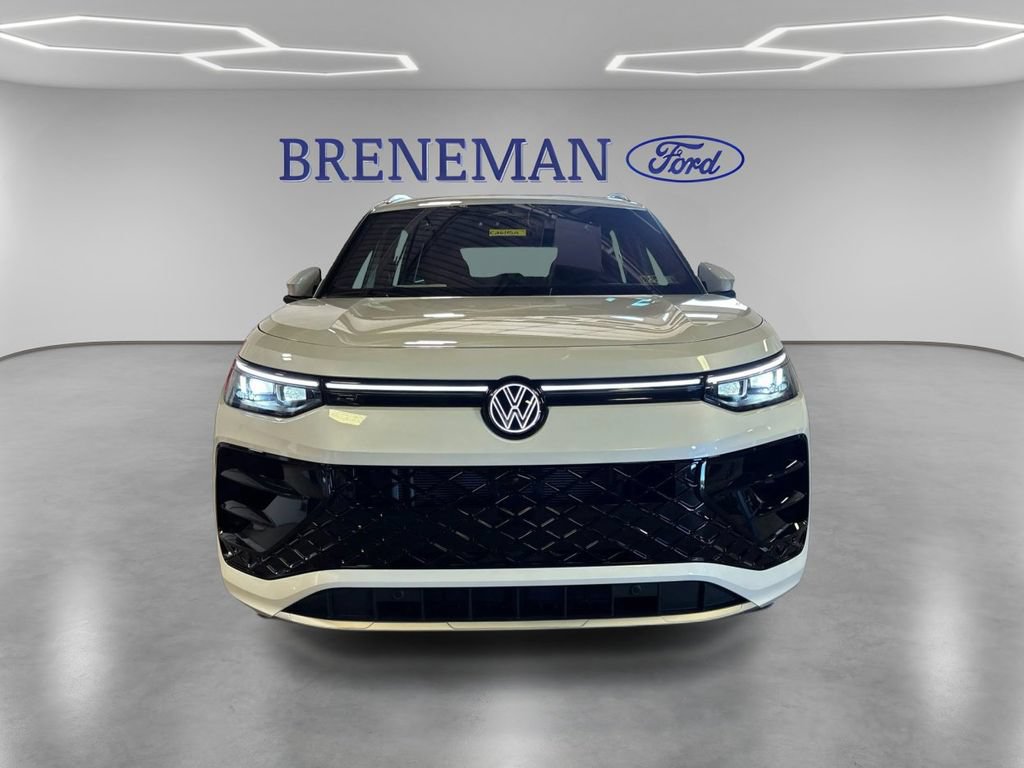 Used 2026 Volkswagen Tiguan SEL R-Line AWD/4WD image 2